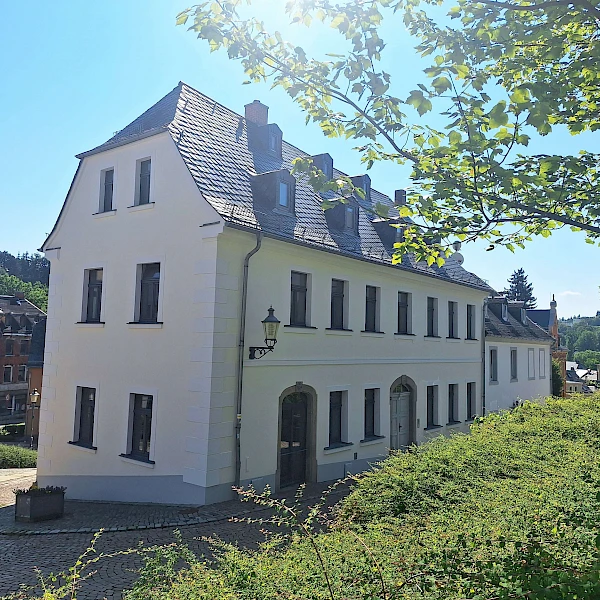 Gemütliches Dachgeschoss-Highlight ab 01.09.2026! Besondere, zentrale 3-Raum-Wohnung mit Altbauflair