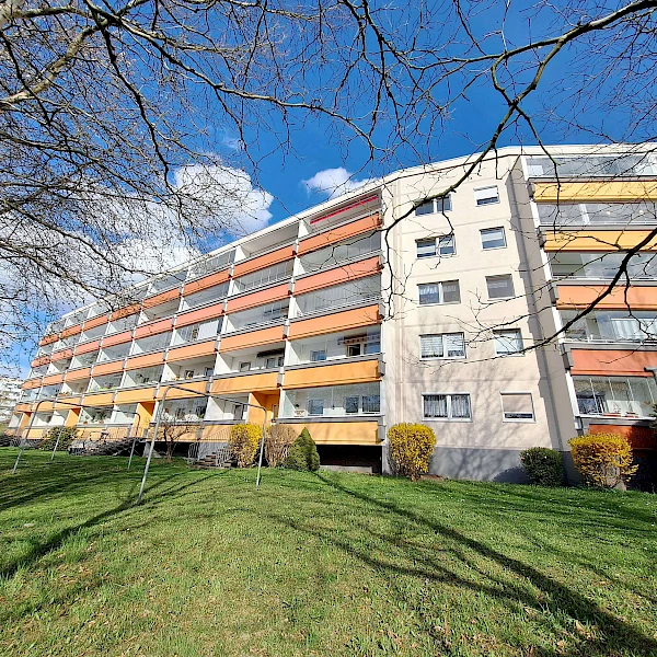 Euer Schlüssel zum Glück! Beliebte 3-Raum-Wohnung mit verglaster Loggia + Familienflair ab 16.10.26
